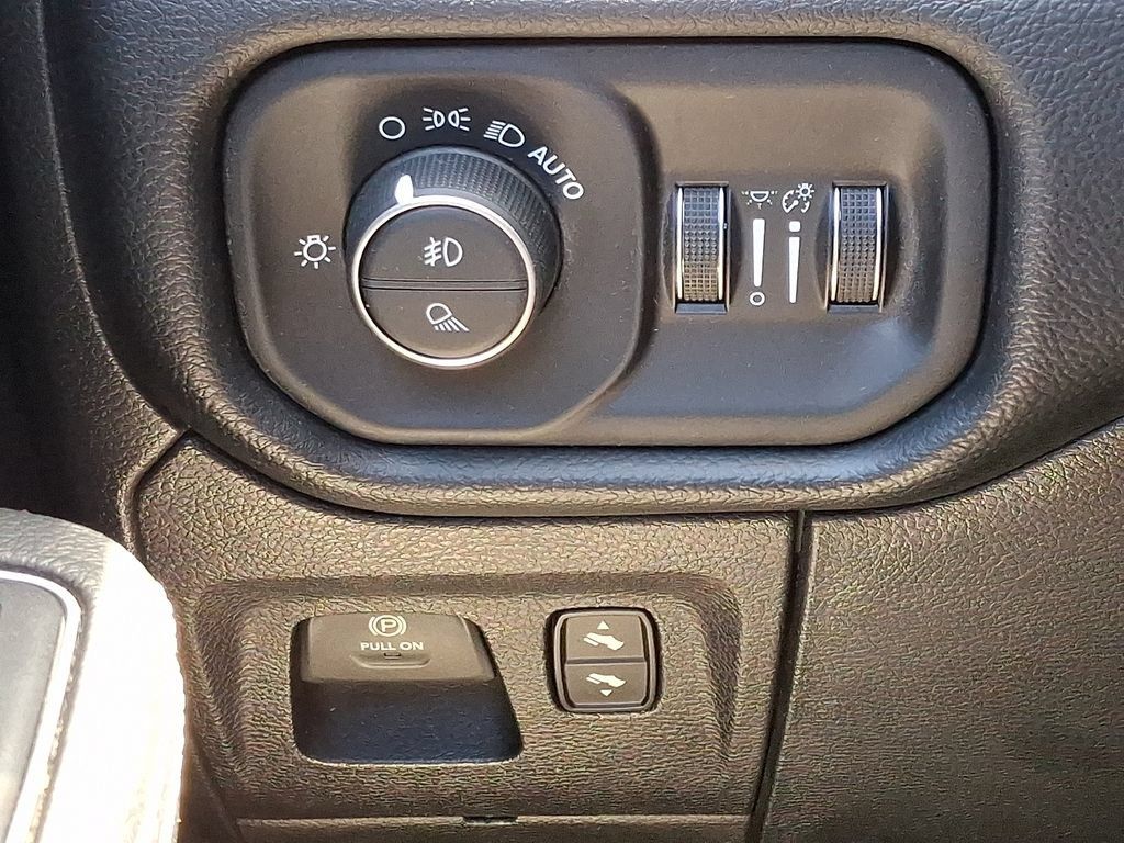 Used 2021 RAM 1500 Laramie AWD/4WD image 25