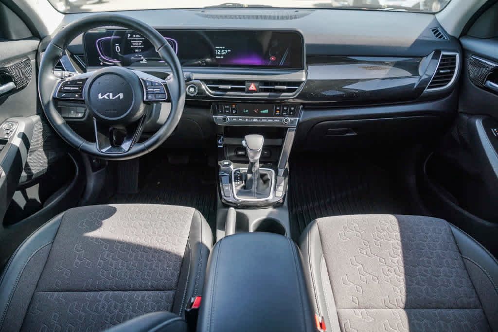 Certified 2025 Kia Seltos S FWD image 11