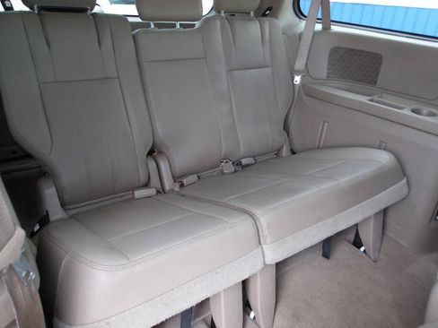 Used 2015 Chrysler Town & Country Touring FWD image 24