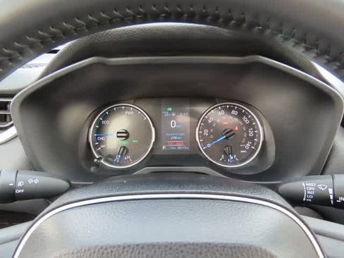 Used 2021 Toyota RAV4 XLE Premium image 24