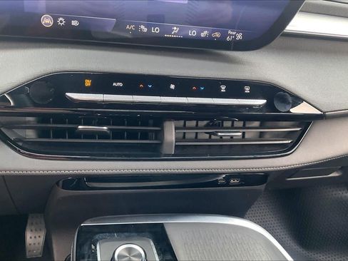 Used 2025 Buick Enclave Preferred FWD image 32