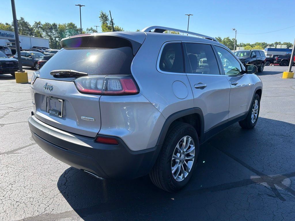 Used 2019 Jeep Cherokee Latitude Plus w/ Cold Weather Group AWD/4WD image 3