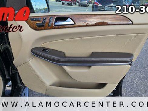 Used 2014 Mercedes-Benz GL 450 4MATIC w/ Lighting Package image 19