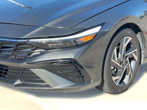 Used 2024 Hyundai Elantra Limited image 11