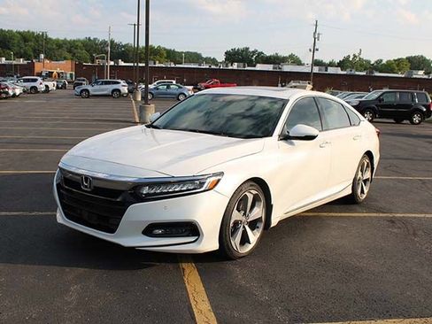 Used 2019 Honda Accord Touring image 2
