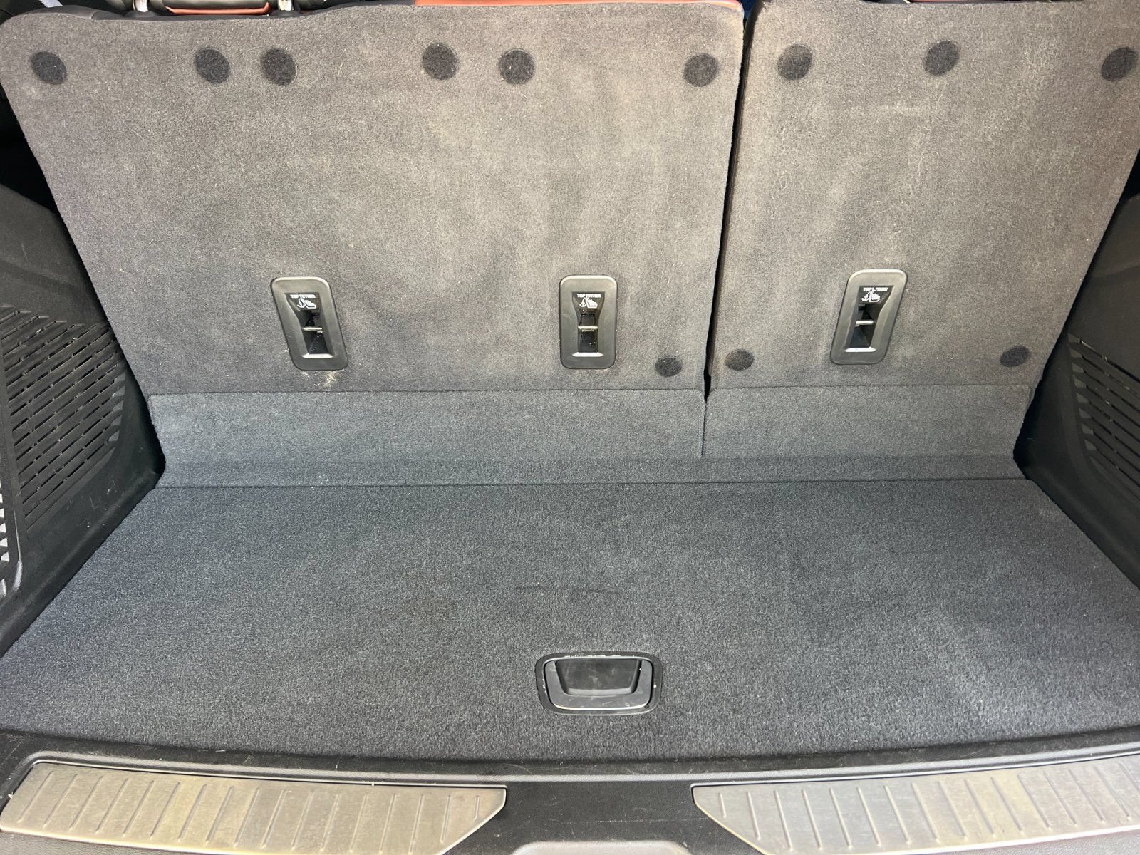 Used 2023 GMC Yukon Denali Ultimate w/ LPO, Floor Liner Package AWD/4WD image 16