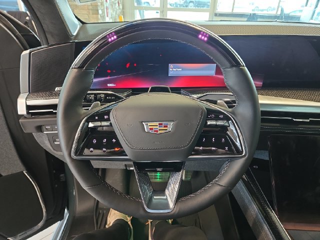 Used 2025 Cadillac Escalade ESV V AWD/4WD image 16