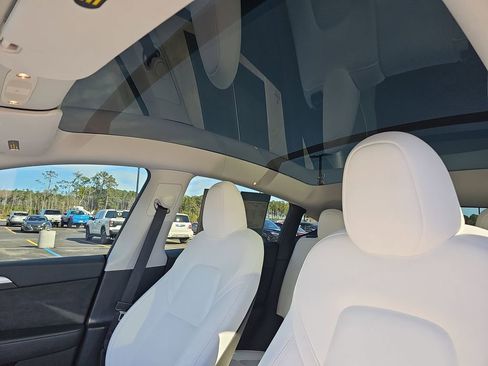 Used 2024 Tesla Model Y Long Range image 35