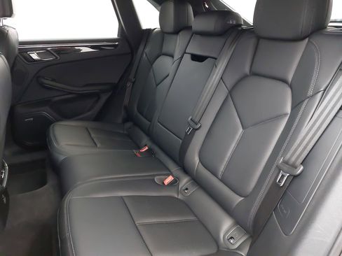 Used 2025 Porsche Macan image 16
