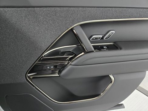New 2025 Land Rover Range Rover Sport SE image 20