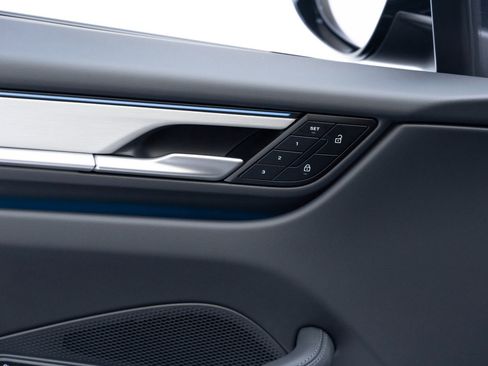 Certified 2025 Porsche Macan Electric RWD image 22