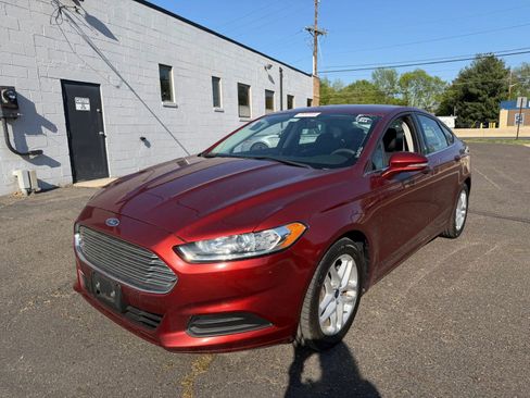 Used 2014 Ford Fusion SE FWD image 3