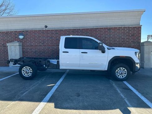 New 2025 GMC Sierra 2500 Pro w/ Convenience Package image 6