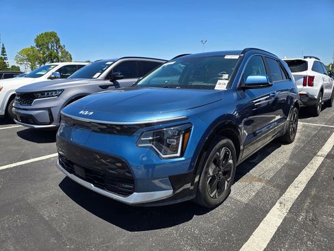 Certified 2023 Kia Niro Wave w/ Wave Preserve Package FWD image 4