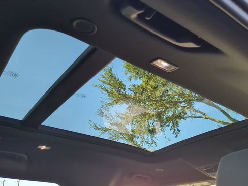 Used 2025 Land Rover Defender 110 S image 22