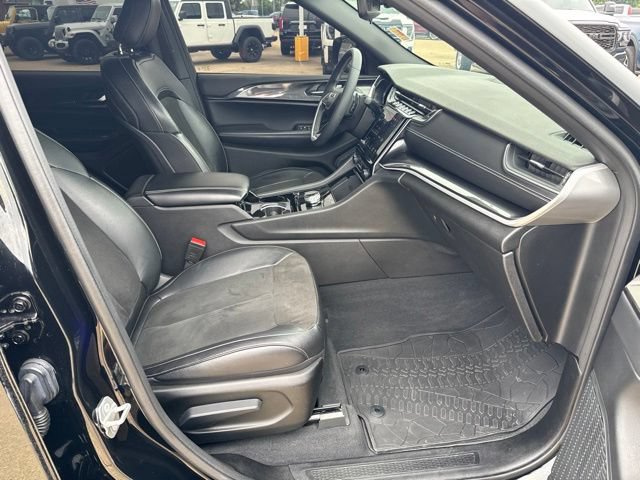 Used 2023 Jeep Grand Cherokee L Laredo AWD/4WD image 28