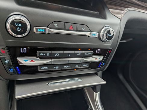 Used 2020 Ford Explorer Limited AWD/4WD image 31
