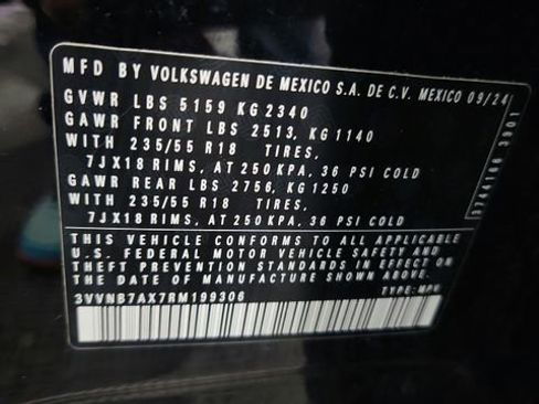 Used 2024 Volkswagen Tiguan SE image 25