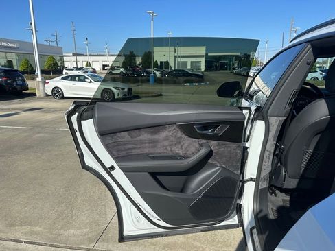 Used 2025 Audi Q8 Premium Plus image 21