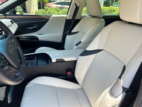 Certified 2025 Lexus ES 350 w/ Premium Package FWD image 14