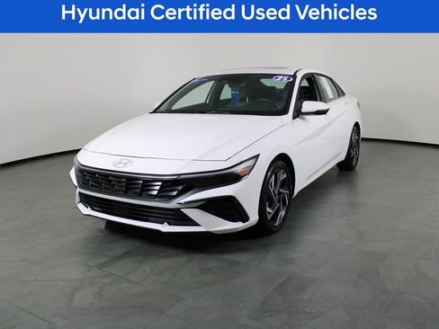 Certified 2025 Hyundai Elantra Limited image 2