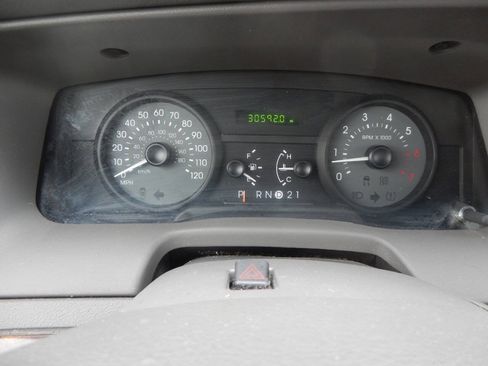Used 2006 Mercury Grand Marquis GS RWD image 38