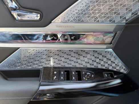 Used 2025 BMW 760i xDrive image 17