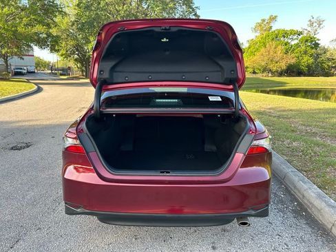 Used 2021 Toyota Camry LE image 10