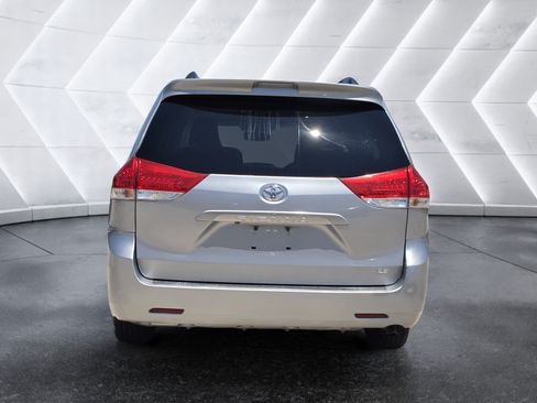 Used 2013 Toyota Sienna LE FWD image 4