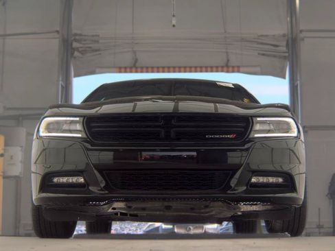 Used 2019 Dodge Charger SXT AWD/4WD image 2