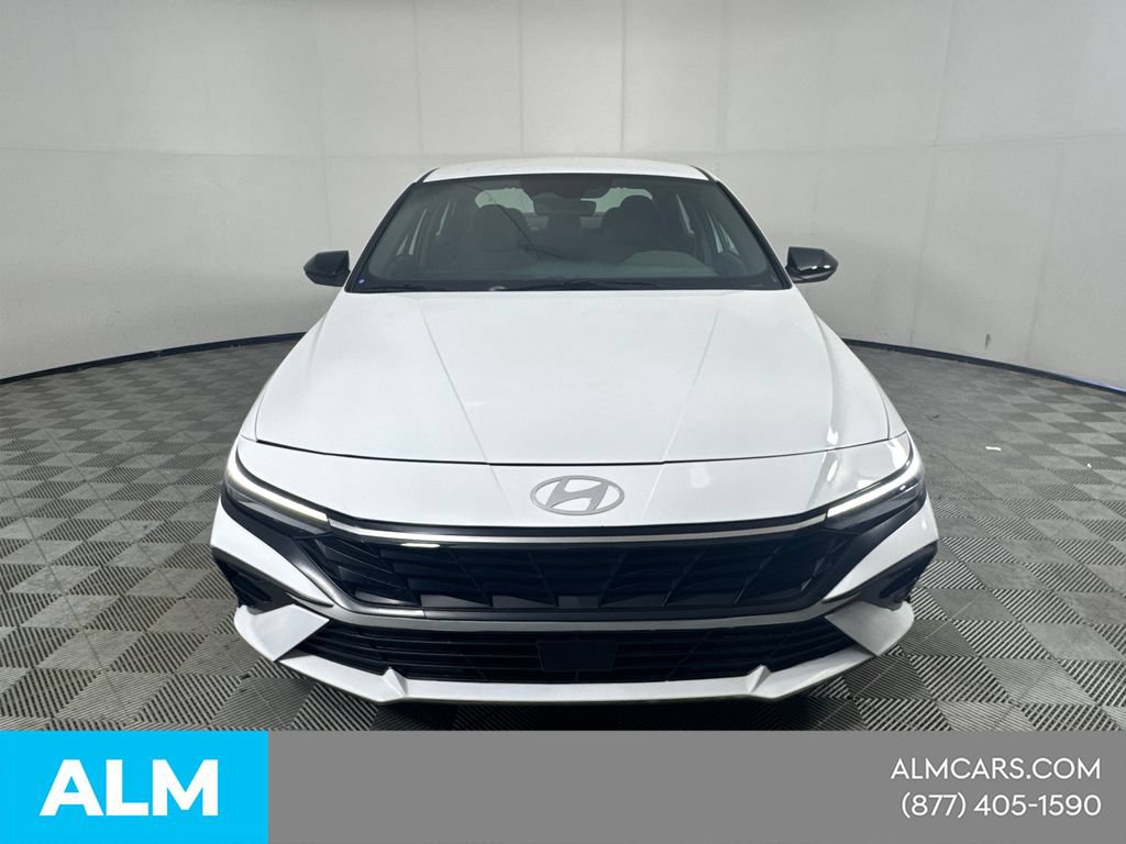 Used 2025 Hyundai Elantra Sport FWD image 2