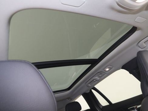 Used 2024 Volvo V60 B5 Cross Country Plus image 11