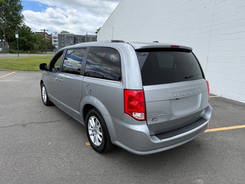 Used 2018 Dodge Grand Caravan SXT FWD image 3