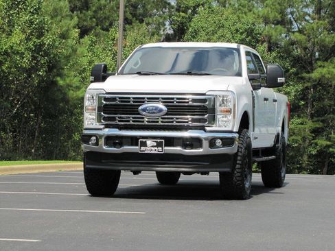 Used 2024 Ford F250 XLT w/ FX4 Off-Road Package AWD/4WD image 9