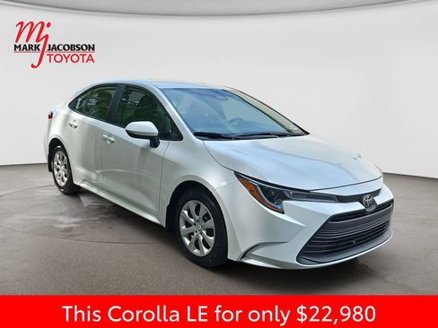 Used 2025 Toyota Corolla LE FWD image 5