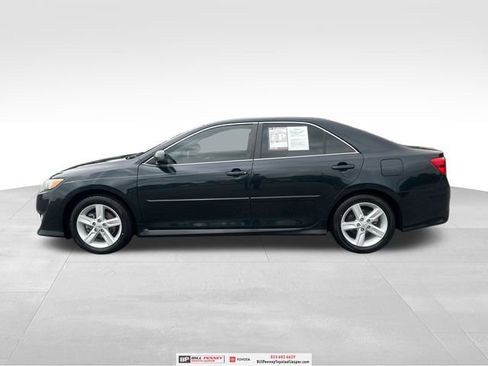 Used 2014 Toyota Camry SE FWD image 3