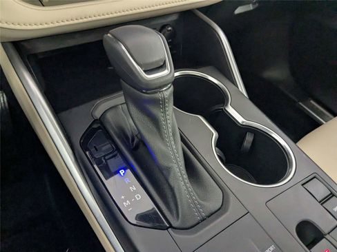 Used 2023 Toyota Highlander XLE FWD image 16