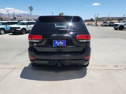 Used 2017 Jeep Grand Cherokee Altitude RWD image 6