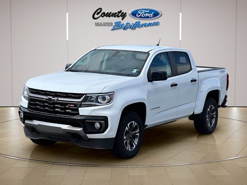 Used 2022 Chevrolet Colorado Z71 AWD/4WD image 2