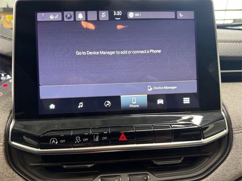 Used 2023 Jeep Compass Latitude image 18