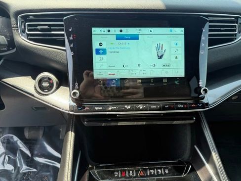 Used 2024 Jeep Wagoneer Base w/ Convenience Group I image 21