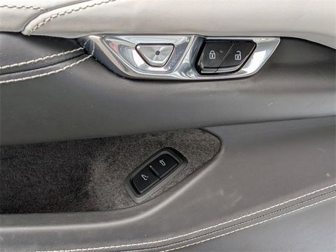 Used 2021 Chevrolet Corvette Stingray w/ Z51 Performance Package image 16