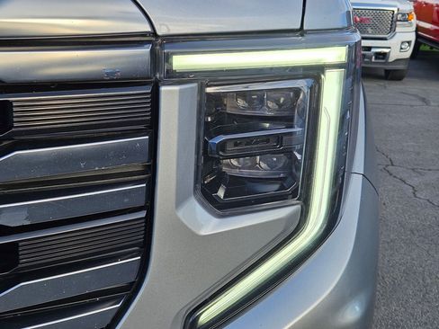 Used 2024 GMC Sierra 1500 AT4 w/ AT4 Premium Package AWD/4WD image 13