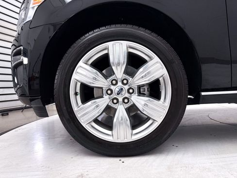Used 2024 Ford Expedition Platinum AWD/4WD image 18