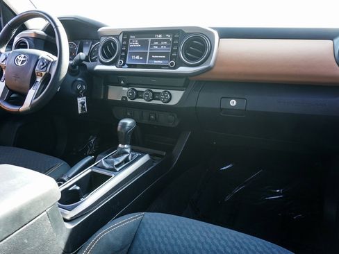 Used 2020 Toyota Tacoma SR5 w/ Phone Cable & Charge Package image 10