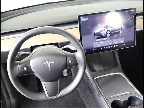 Used 2023 Tesla Model Y 2WD image 8