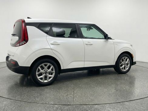Used 2025 Kia Soul LX w/ LX Technology Package image 9