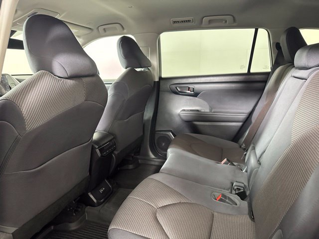 Used 2023 Toyota Highlander LE AWD/4WD image 12
