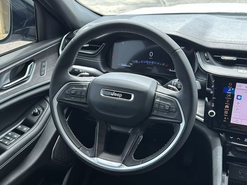 Used 2026 Jeep Grand Cherokee Limited AWD/4WD image 25
