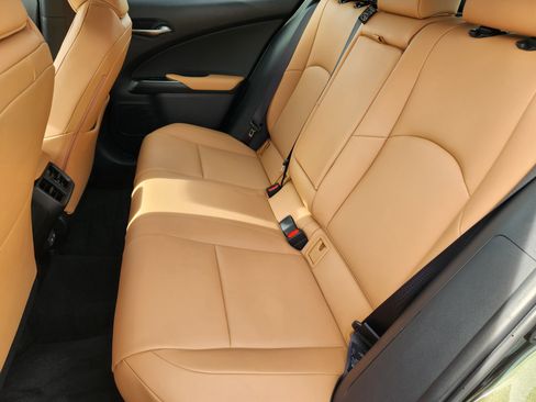 Used 2025 Lexus UX 300h FWD image 39